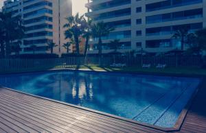 Bazén v ubytovaní Apartamento Premium con Jacuzzi y vistas al mar en Punta Prima, Torrevieja by Rentalole alebo v jeho blízkosti