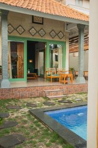 a house with a swimming pool in front of a house at Jetian villa in Nusa Lembongan