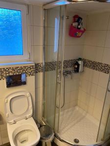 Ένα μπάνιο στο House close to the port Piraeus and metro station