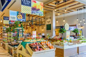 Supermarket in druge trgovine poleg hotela oz. v okolici