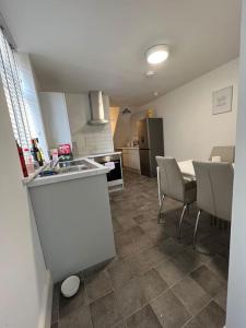 a kitchen and dining room with a table and chairs at New Flat in Lytham St Annes - Sleeps 4 in Saint Annes on the Sea