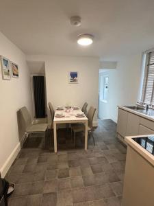 a room with a table and chairs in a kitchen at New Flat in Lytham St Annes - Sleeps 4 in Saint Annes on the Sea