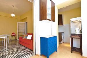 a living room with a red couch and a blue cabinet at Rome Sleep Home Bed & Breakfast in Rome