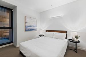 Lova arba lovos apgyvendinimo įstaigoje Cozy 1-Bed Apartment By Albert Park Lake