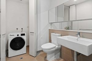 Ванная комната в Cozy 1-Bed Apartment By Albert Park Lake