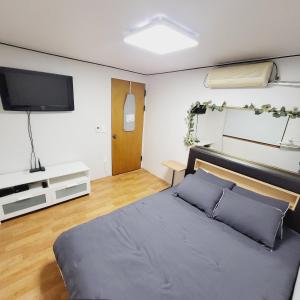 Katil atau katil-katil dalam bilik di Cozy Private Home Newly Renovated