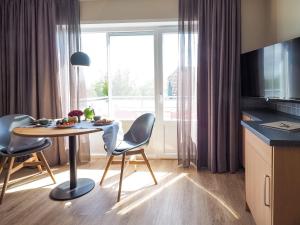 TV a/nebo společenská místnost v ubytování Antares Spiekerooger Gästehaus-Sonnengartenbalkon SüdWest - Wohnung 4