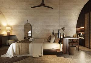 1 dormitorio con 1 cama y ventilador de techo en Hotel La Casa Di Lucio, en Matera