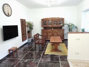 a living room with a table and a tv at villa gesualda in Bagno di Romagna