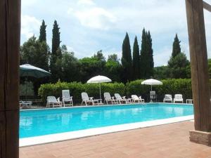 Bazén v ubytování Agriturismo Torre Burchio nebo v jeho okolí