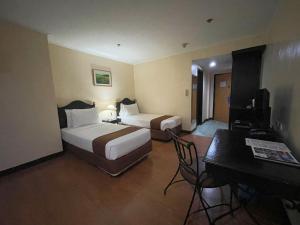 Postel nebo postele na pokoji v ubytování Golden Peak Hotel & Suites powered by Cocotel