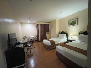 Postel nebo postele na pokoji v ubytování Golden Peak Hotel & Suites powered by Cocotel