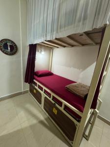Ένα ή περισσότερα κρεβάτια σε δωμάτιο στο Nua House