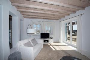 O zonă de relaxare la Luxury Mykonos Villa - 3 Bedrooms - Villa Verve - Stunning Sea Views - Agios Lazaros