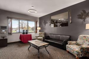 Un lugar para sentarse en Travelodge by Wyndham Brandon