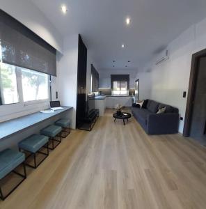 Setusvæði á Begonia Suite - 5 min drive to Piraeus Port