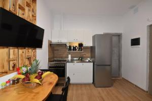 Η κουζίνα ή μικρή κουζίνα στο A comfy studio with hot tub