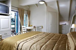 A bed or beds in a room at Dafnoudi Hotel Apartments