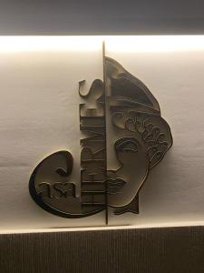 a metal sign with a face on a wall at Casa Hermes in Villajoyosa