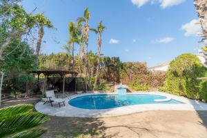 a swimming pool in a yard with a gazebo at La Torre: casa perfecta con piscina privada in Pobla de Montornés