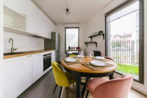 Kuchyň nebo kuchyňský kout v ubytování Le Jardinet - parking gratuit dans la résidence - Jardin ensoleillé + 5 fotografií