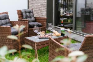 a table with two glasses and a bottle of wine at Le Jardinet - parking gratuit dans la résidence - Jardin ensoleillé in Fontainebleau
