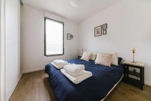 Postel nebo postele na pokoji v ubytování Le Jardinet - parking gratuit dans la résidence - Jardin ensoleillé