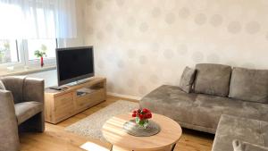 TV a/nebo společenská místnost v ubytování Haus Hinz