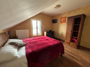 a bedroom with a bed with a red blanket on it at O Barcaiolo in Conflans-Sainte-Honorine