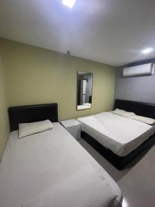 Postel nebo postele na pokoji v ubytování Hotel Global Subang