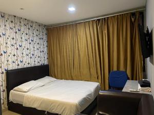 Postel nebo postele na pokoji v ubytování Hotel Global Subang