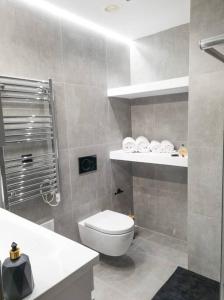Ένα μπάνιο στο Camellia Suite - 5 min drive to Piraeus Port