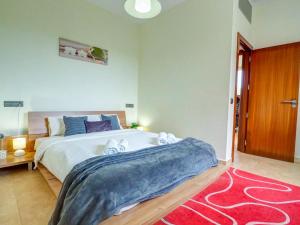 Postel nebo postele na pokoji v ubytování Villa Papallona by Hello Homes Sitges