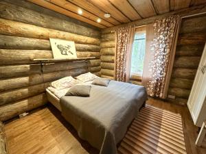 Postel nebo postele na pokoji v ubytování Napapiirin Järvilomat