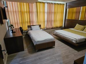 Postel nebo postele na pokoji v ubytování HOTEL BENITA + 17 fotografií
