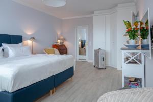 a bedroom with a large bed with a blue headboard at Möwennest in der Strandstraße in Westerland (Sylt)