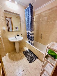 a bathroom with a sink and a tub and a shower at A1040 - Terramar 1 - 2004 Finestrat in Villajoyosa
