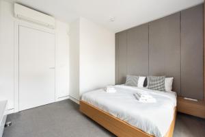 מיטה או מיטות בחדר ב-Solec Cristal Home Apartment