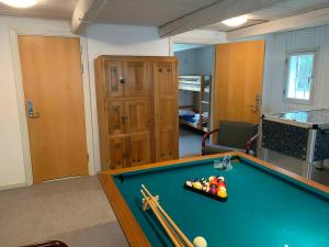 13-room Holiday Home, 500 M To The Beach tesisinde bir bilardo masası