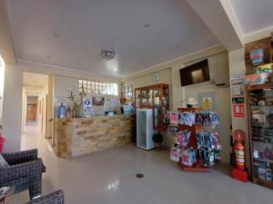 a room with a store with a counter and a store at Arena Hostal in Paracas