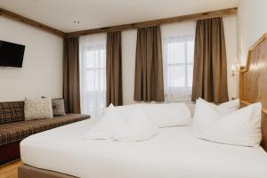 Postel nebo postele na pokoji v ubytování Hotel Dorfer