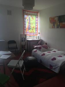 a bedroom with a bed and a stained glass window at Carpe Diem Rooms Flat near Zone 1 in London