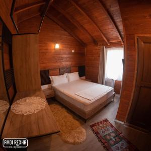 Hotel Avdi Rexha客房内的一张或多张床位