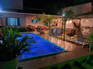 Kolam renang di atau dekat dengan Espaço Inteiro: Chalé, até 4 pessoas, com piscina