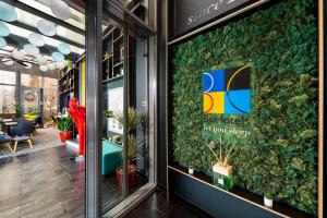 A restaurant or other place to eat at Bo18 Hotel Superior Még 37 kép