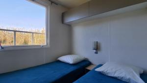 Postel nebo postele na pokoji v ubytování Camping le Camarguais + 37 fotografií