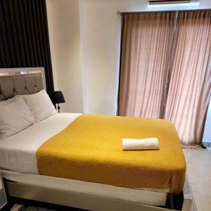 Llit o llits en una habitació de Faraday Properties Ghana