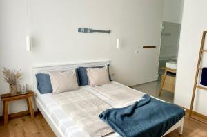 A bed or beds in a room at Pannonia Apartments