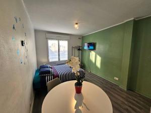 Μια τηλεόραση ή/και κέντρο ψυχαγωγίας στο studio la poupe +9 φωτογραφίες