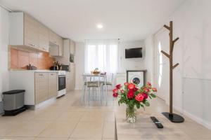Dapur atau dapur kecil di Côté jardin 1 - Appartement avec Jardin